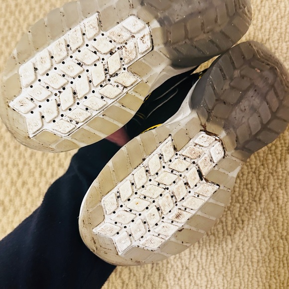 GEOX w/flash light on excellent used conditional size small boy 25 - Picture 2 of 4